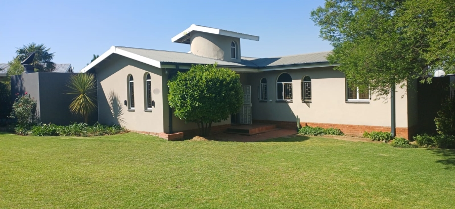 5 Bedroom Property for Sale in Morelig Free State